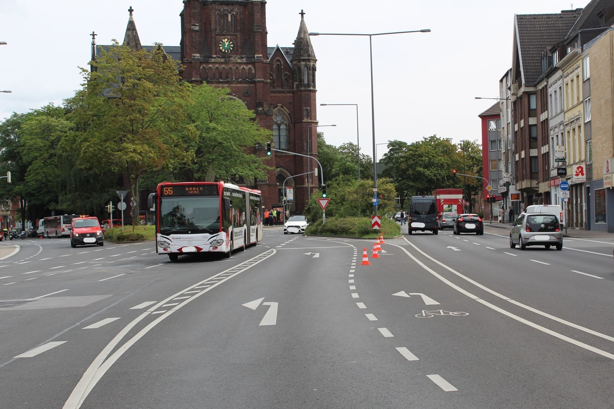 POL-AC: Schwerer Verkehrsunfall auf dem Adalbertsteinweg - 82- jährige Fußgängerin von Linienbus erfasst