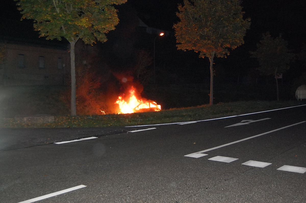 POL-PDKL: Auto ausgebrannt - Fahrer verschwunden