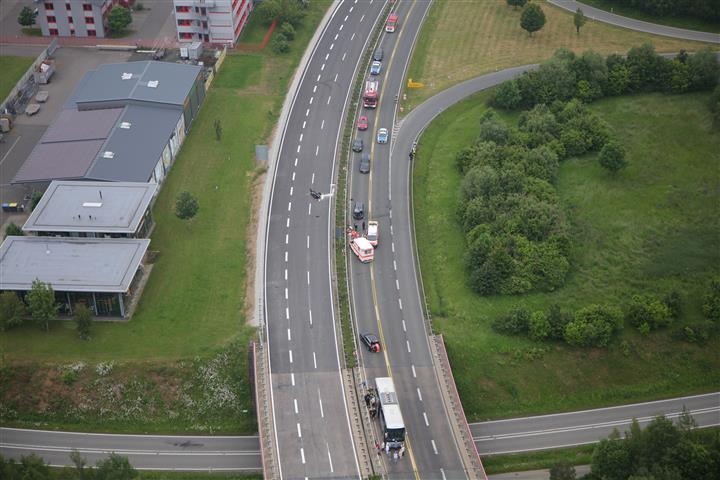 POL-PDKO: Schwerer Verkehrsunfall im Begegnungsverkehr mit einer tödlich verletzten Person