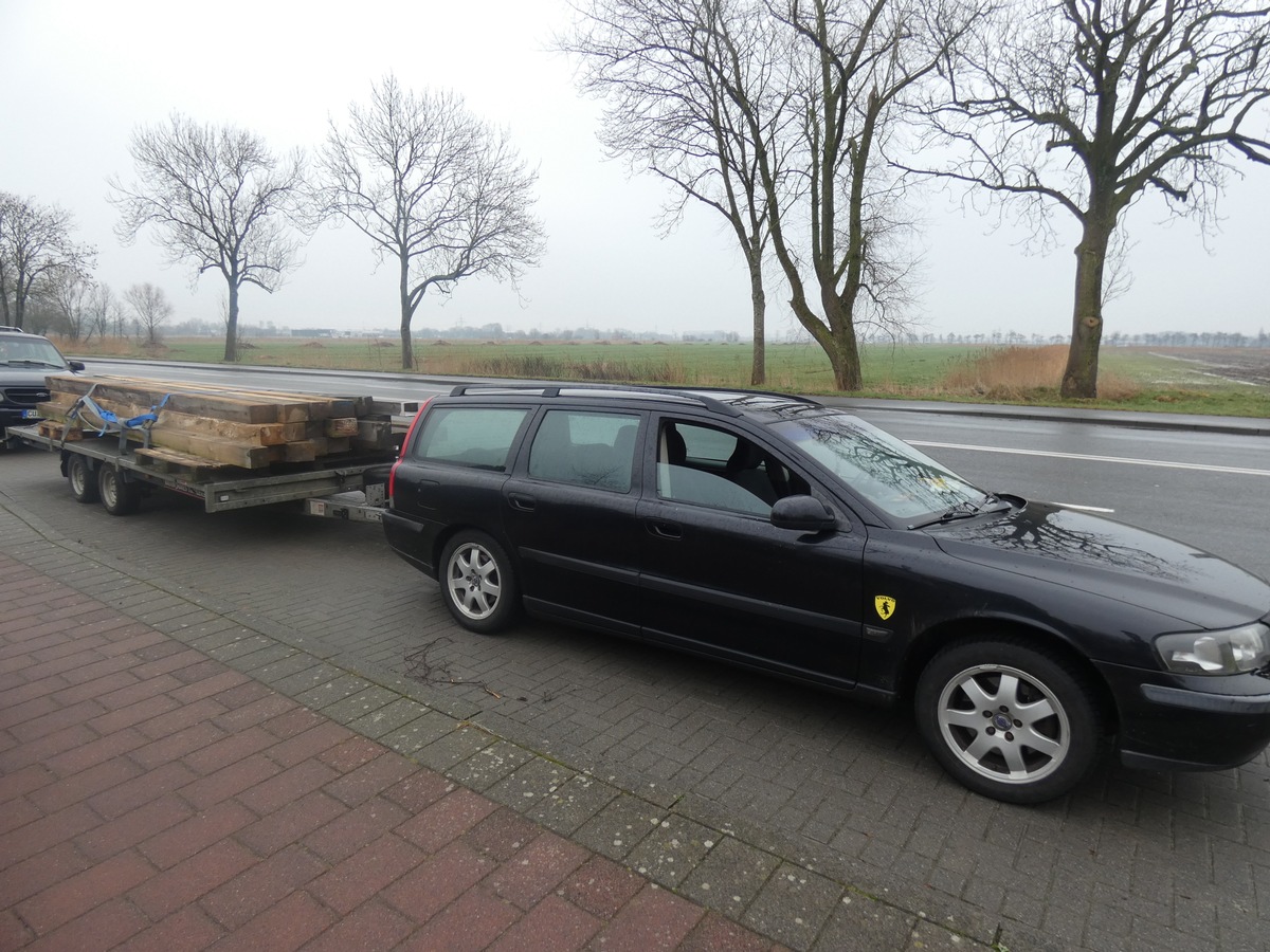 POL-CUX: Gefährliche Beladung eines Anhängers mit massiver Überschreitung der Anhängelast in Cuxhaven (Foto im Anhang)