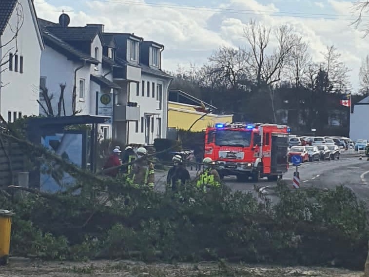 FW-GL: Stürmischer Warntag bei der Feuerwehr Bergisch Gladbach