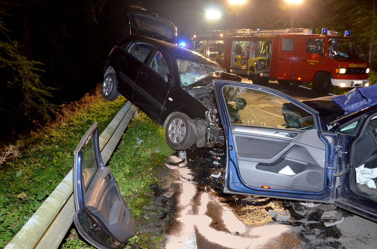 FW-RD: Frontalunfall bei Ascheffel - Eine Tote und zwei Schwerverletzte