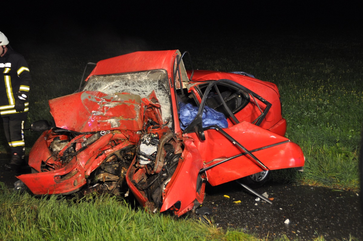 FW-KLE: Tödlicher Verkehrsunfall auf der Gocher Landstraße in Bedburg-Hau