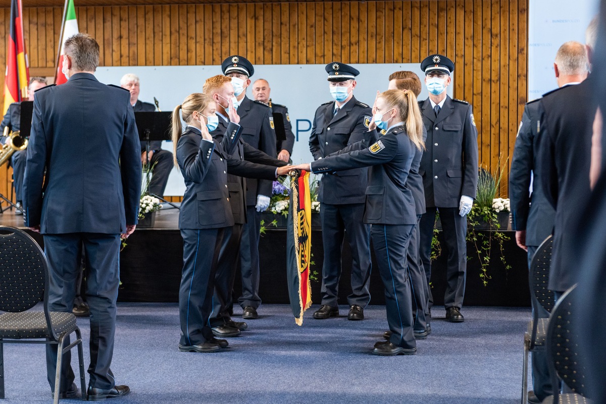 BPOL NRW: Feierliche Schlüsselübergabe - Bundespolizei übernimmt offiziell neue Liegenschaft in Bielefeld