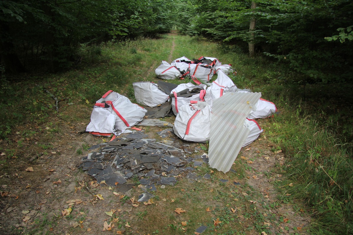 POL-WE: Butzbach: Bauabfälle achtlos im Wald abgeladen - Kripo sucht nach Zeugen