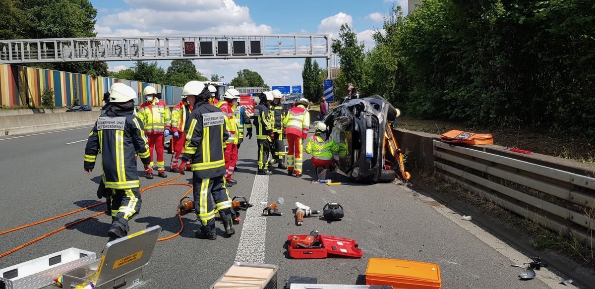 FW-BO: PKW Unfall auf der A 40