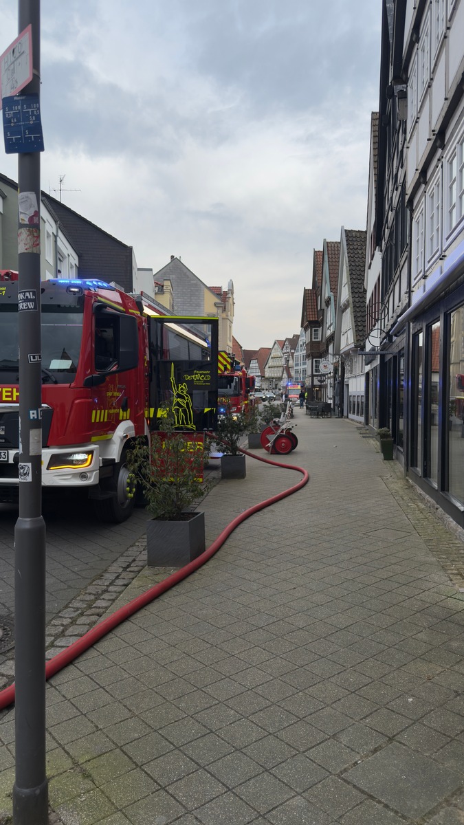 FW-DT: Gasgeruch in Mehrfamilienhaus führt zu Feuerwehreinsatz