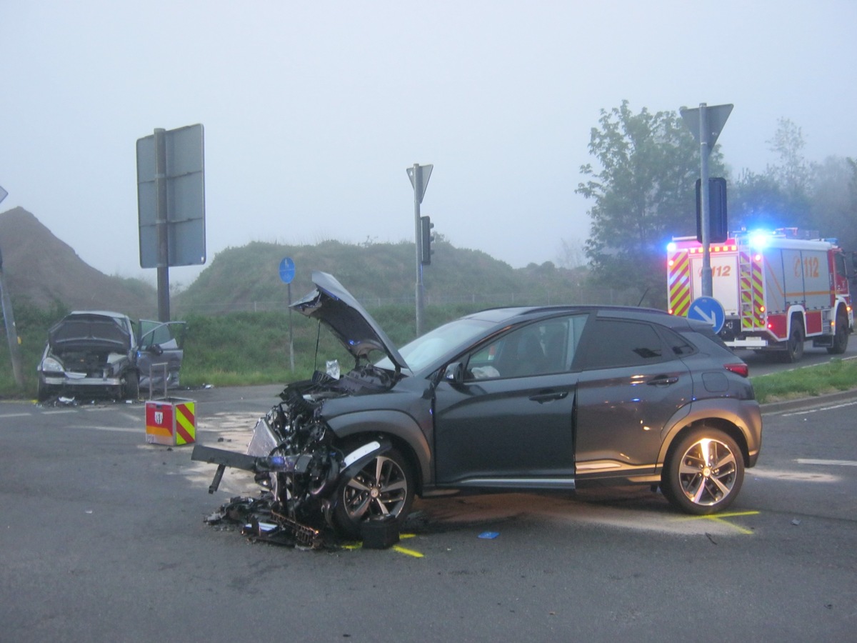 FW Dinslaken: Verkehrsunfall Brinkstr.