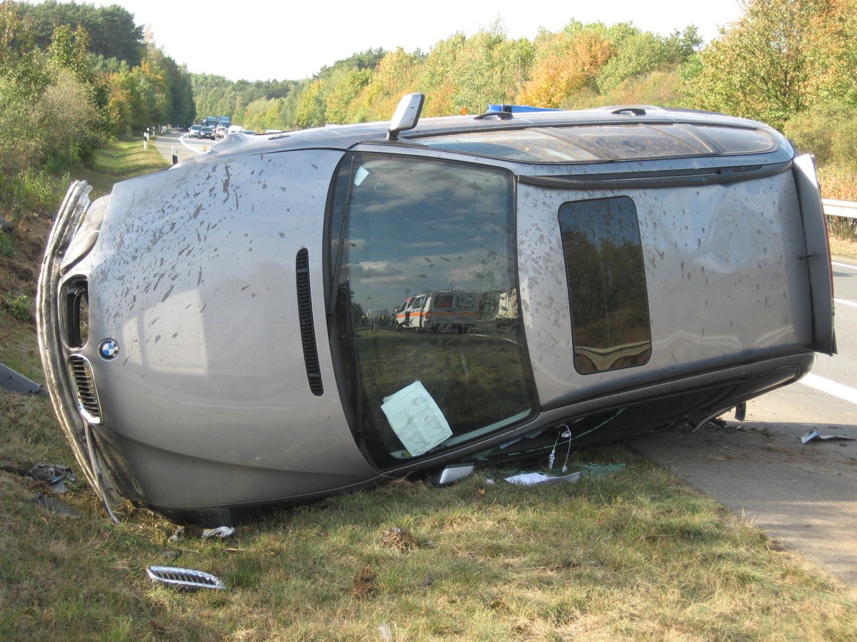 POL-WL: Pkw überschlägt sich auf der Autobahn 250 +++ 2 Personen leicht verletzt