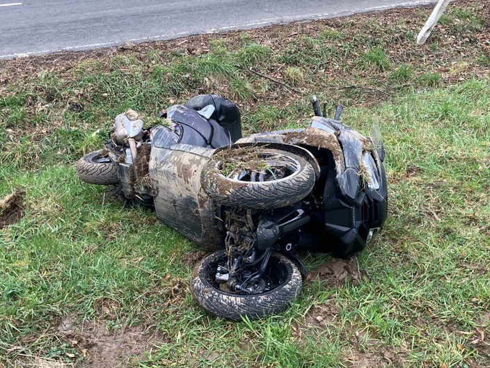 POL-GM: Rollerfahrer bei Alleinunfall schwer verletzt