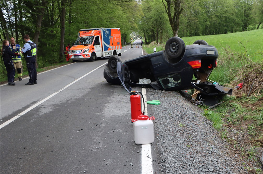 POL-GM: Mit dem Auto überschlagen - vier Verletzte