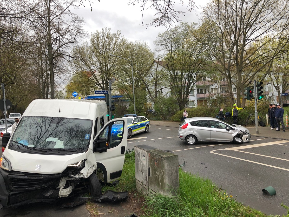 POL-PDWO: Verkehrsunfall mit Verletzten - Alzeyer Straße kurzzeitig voll gesperrt