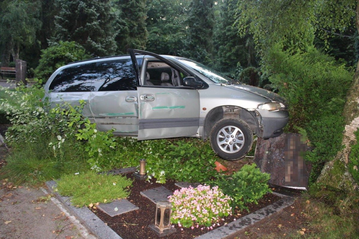 POL-HA: Auto kommt nach Unfallflucht in Haspe auf Gräbern zum Stehen - Zeugen gesucht