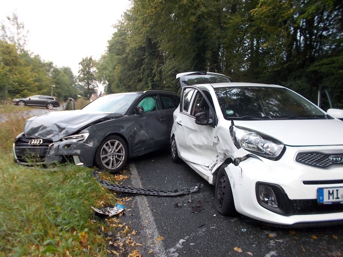 POL-MI: Fahranfänger verliert Kontrolle - Zwei Leichtverletzte bei Unfall