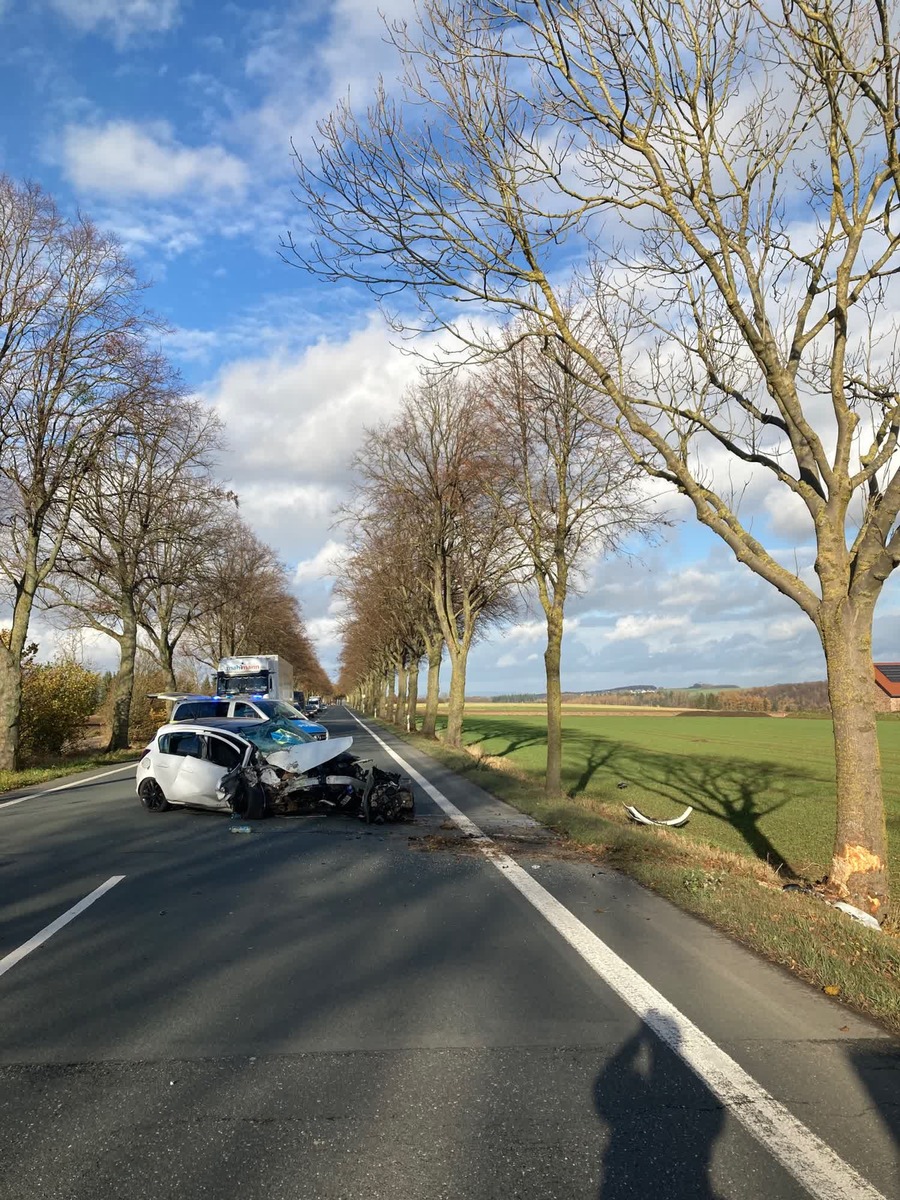 POL-HX: Ostwestfalenstraße nach Unfall für eine Stunde voll gesperrt