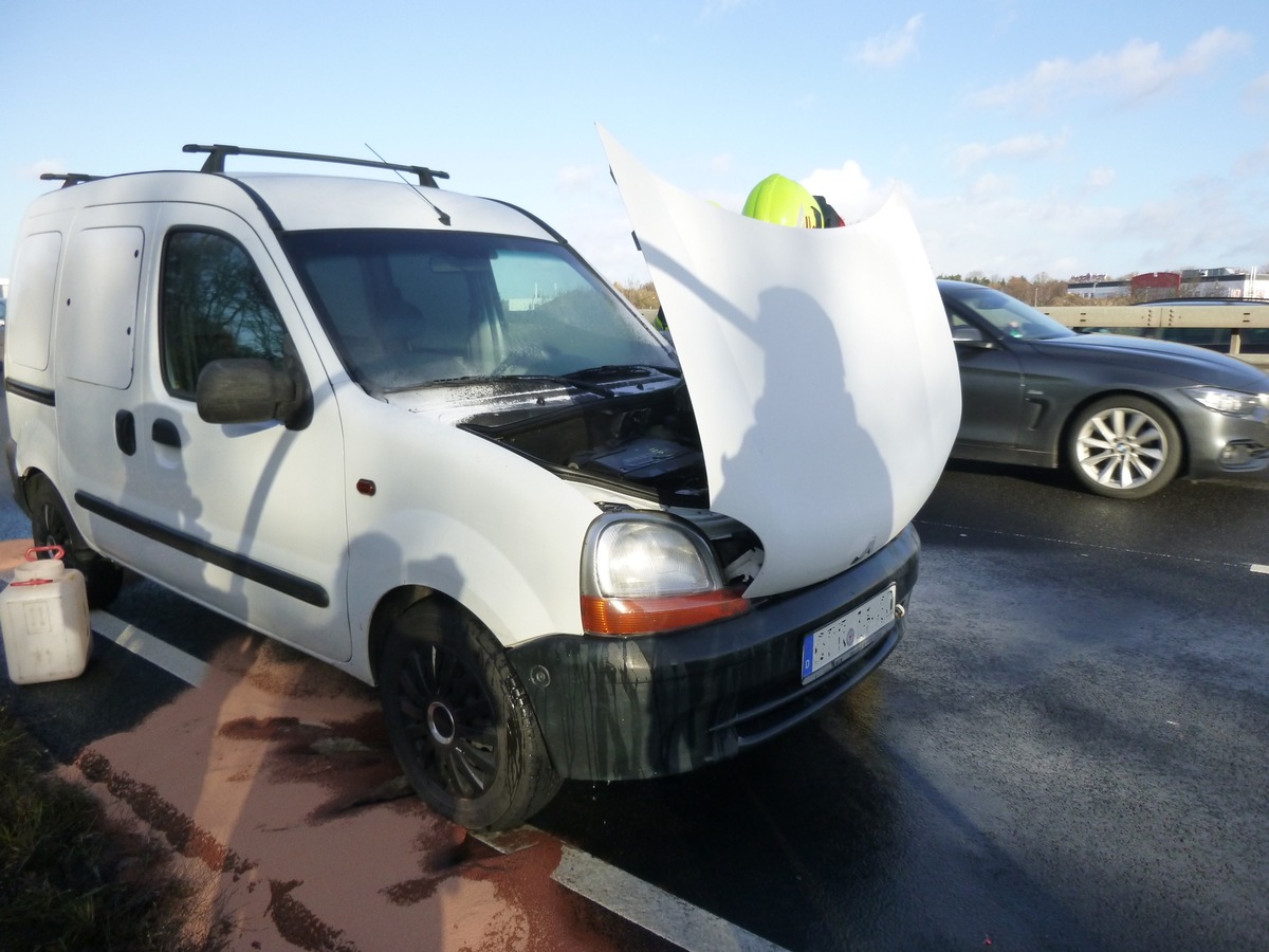 POL-LG: ++ &quot;Parkplatzditscher&quot; - wer hat was gesehen? ++ Waddeweitz - bei Unfall eingeklemmt - zwei Personen verletzt ++ geplatzter Motor sorgt für Verkehrsbehinderungen ++