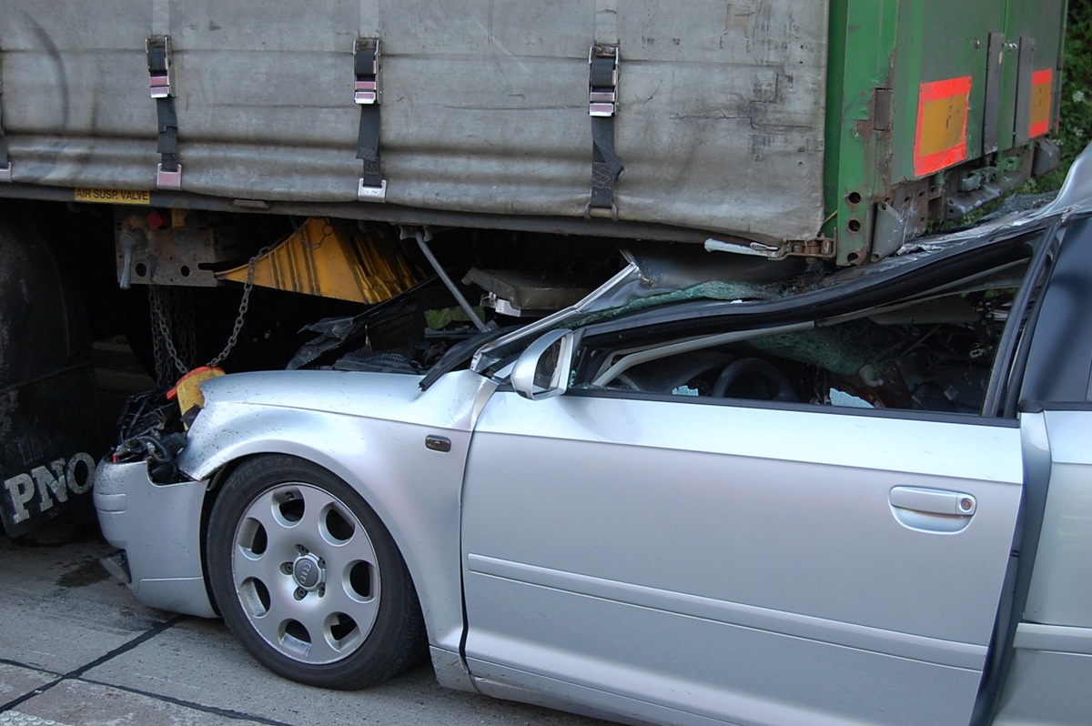 POL-HI: Schwerer Verkehrsunfall auf der A 7 bei Hildesheim