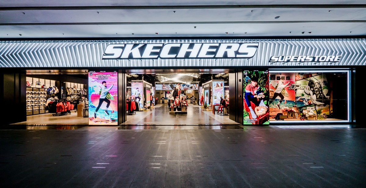 SKECHERS ÜBERTRIFFT MEILENSTEIN VON 3.000 FILIALEN WELTWEIT