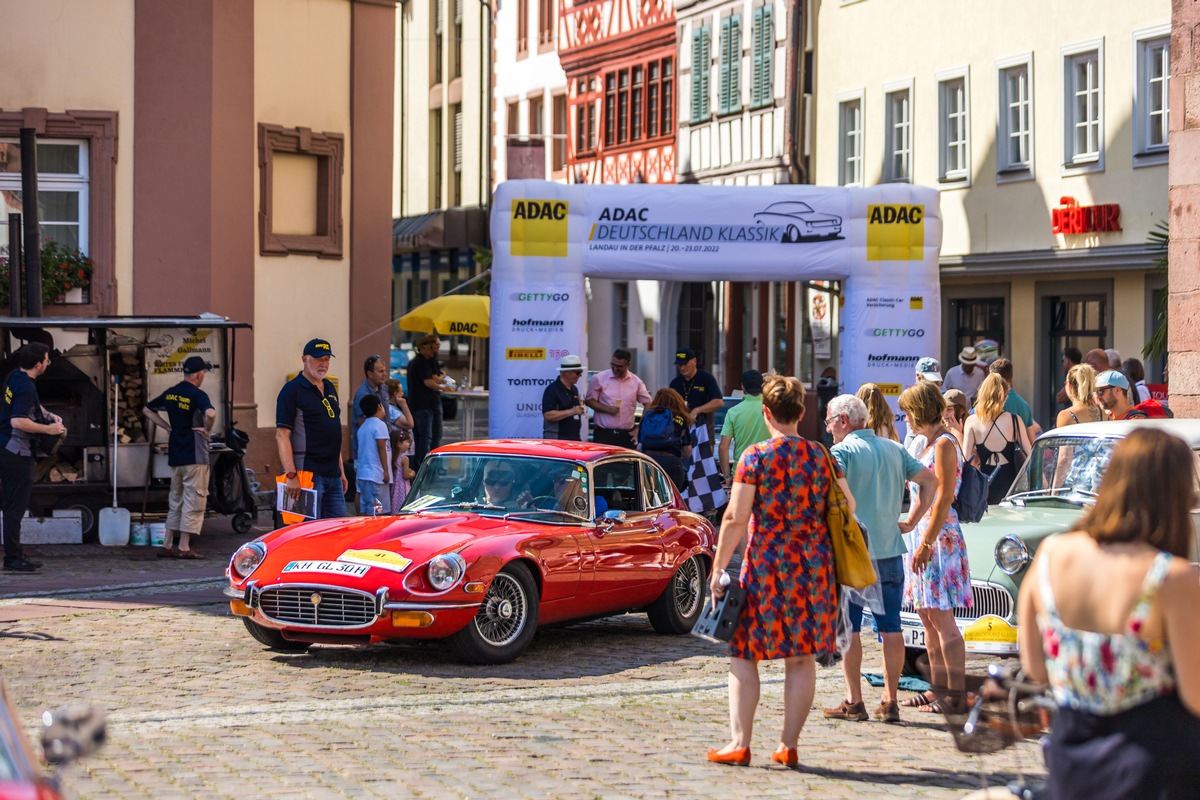 Traum-Tour durch die Pfalz: Region begeistert die Teilnehmer der ADAC Deutschland Klassik