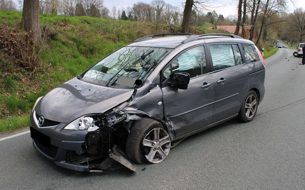 POL-MI: Zwei Personen bei Unfall leicht verletzt