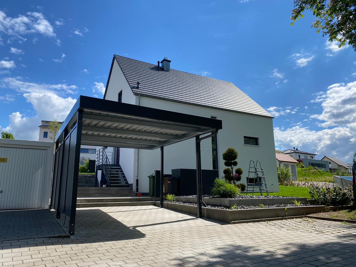 Carport mit transparenter Dacheindeckung München