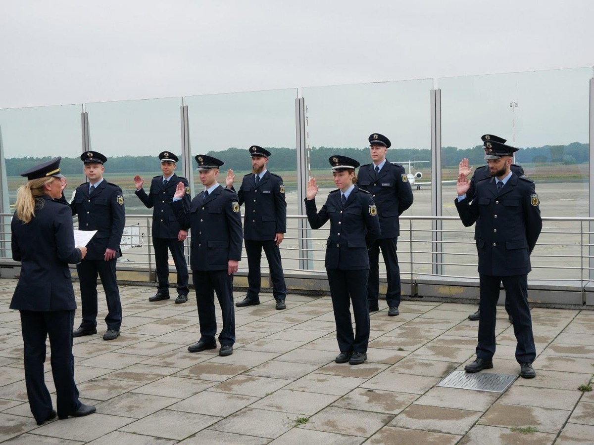 BPOL NRW: Neues Personal für die Bundespolizeiinspektion Münster - Vereidigung am Flughafen Münster/Osnabrück