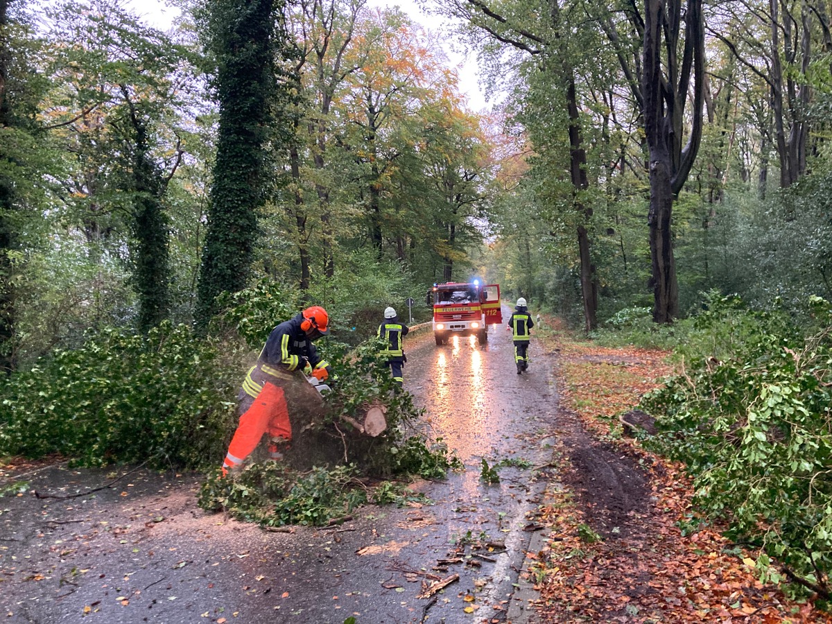 FW-EN: Feuerwehr Hattingen seit 5.30 Uhr 15 Mal im Unwetter-Einsatz