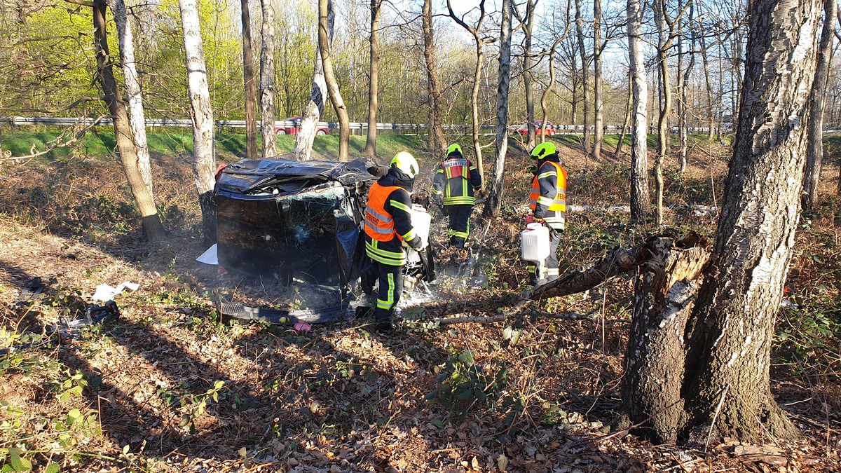 FW-OB: Schwerer Verkehrsunfall im Autobahnkreuz Oberhausen