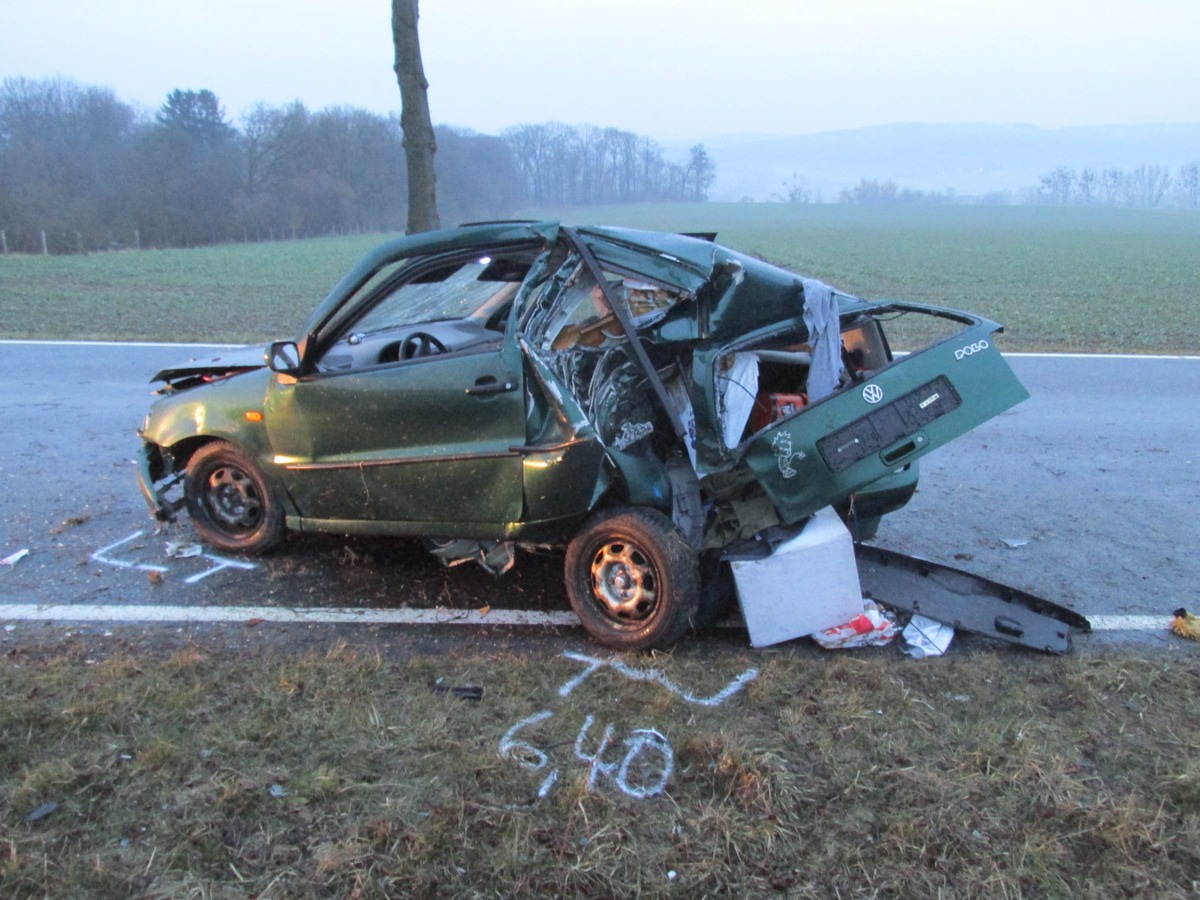 POL-HI: Schwerer Verkehrsunfall ** zwei Verletzte ** Pkw nicht zugelassen und Kennzeichen gefälscht **