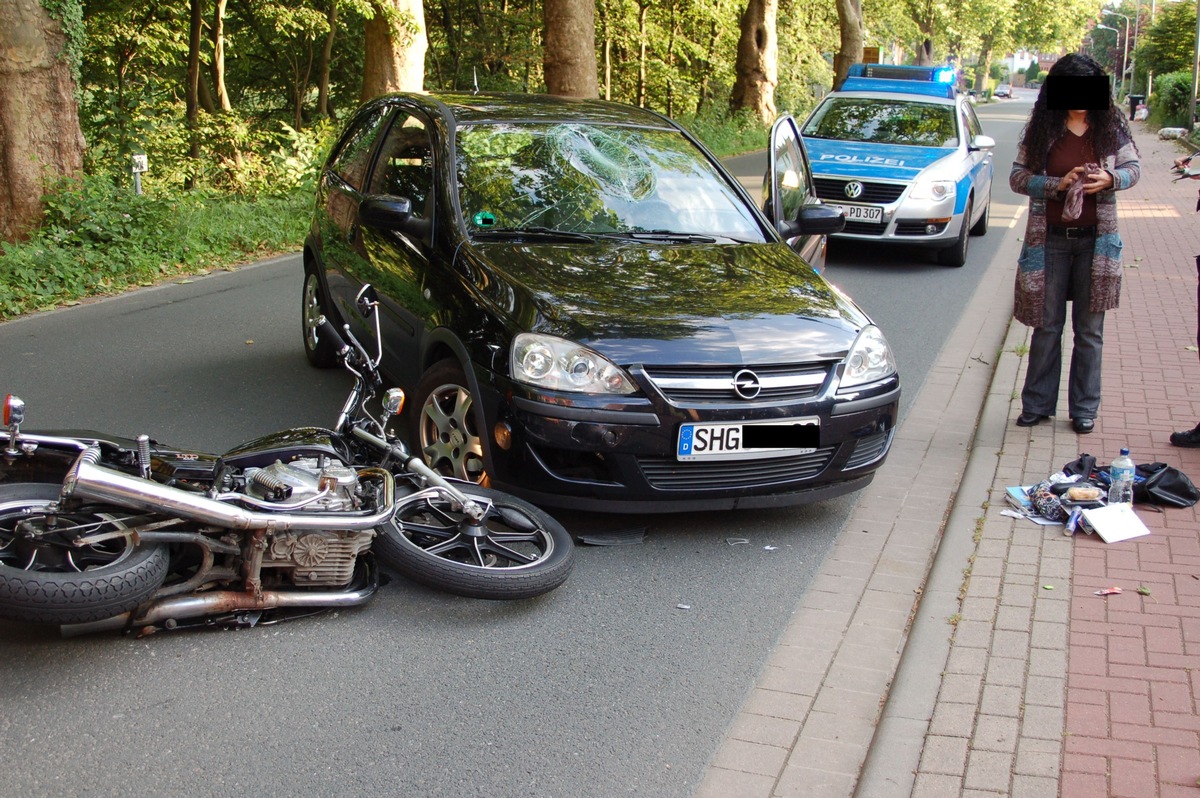 POL-STH: Motorradfahrerin bei Verkehrsunfall verletzt