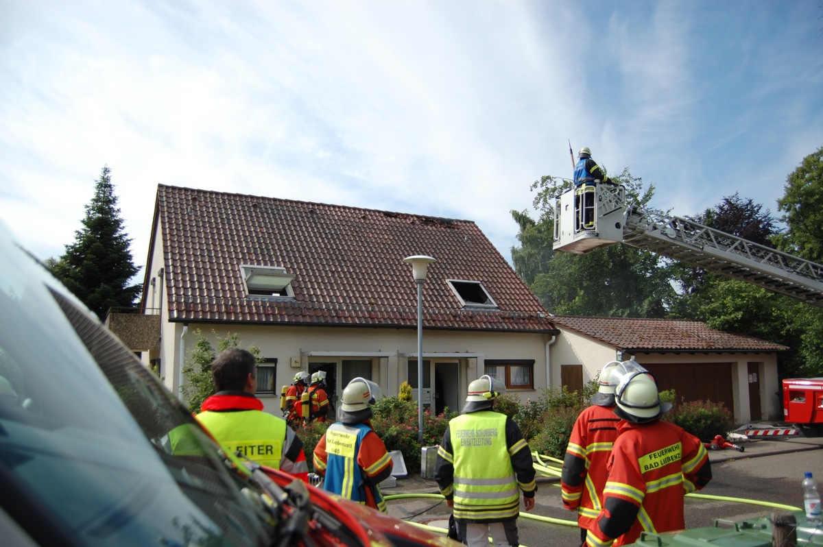 FW-CW: Brand in Unterlengenhardt. Doppelthaushälfte brennt.