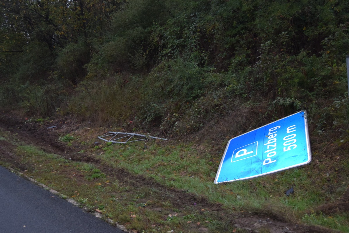 POL-PDKL: A62/Kusel, Hinweisschild umgefahren