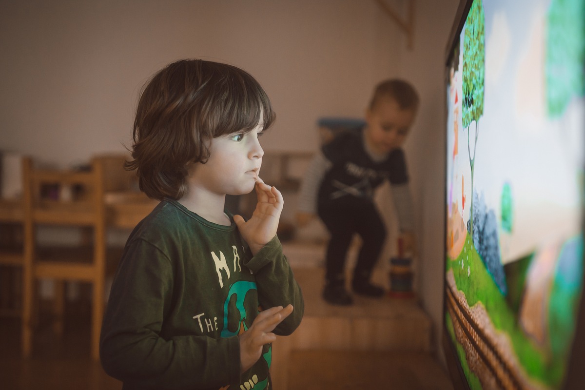 forsa-Umfrage zum Medienkonsum von Kindern: Kinder nutzen das Fernsehen vor allem aus Langeweile / Eltern haben häufig ein schlechtes Gewissen