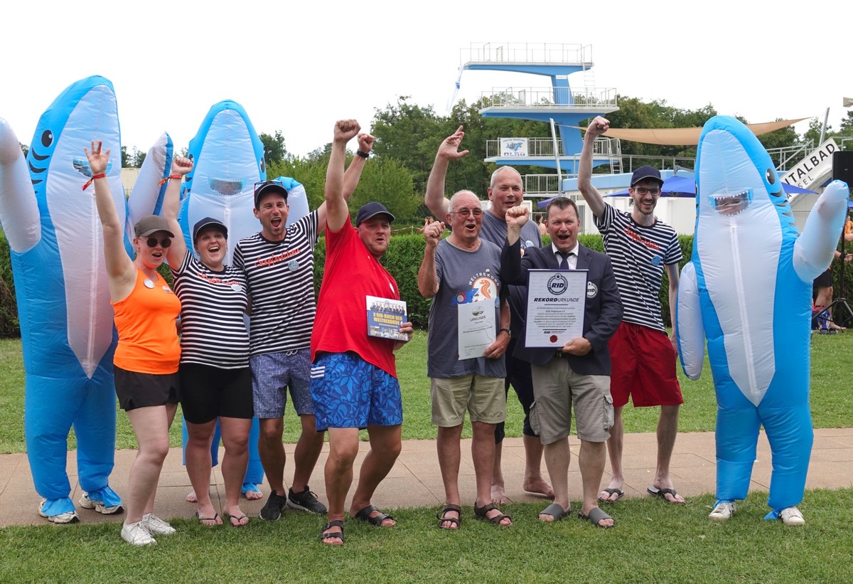 Weltrekord beim Freibadfest: »DLRG Waghäusel e.V.« übertrumpft Bestleistung für die »meisten Seepferdchen-Schwimmprüfungen in acht Stunden« (979 Prüfungen)