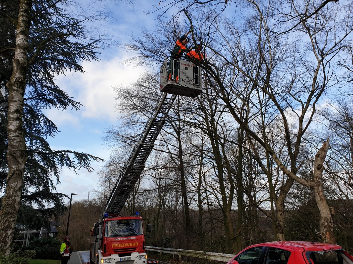 FW-Heiligenhaus: Vier Einsätze am Sonntag - kaum Ruhe für die Feuerwehr (Meldung 25/2019)