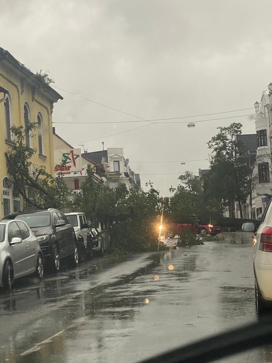 FW Ratingen: Sturmtief &quot;Ignatz&quot; trifft aus Stadtgebiet Ratingen, erste Einsätze