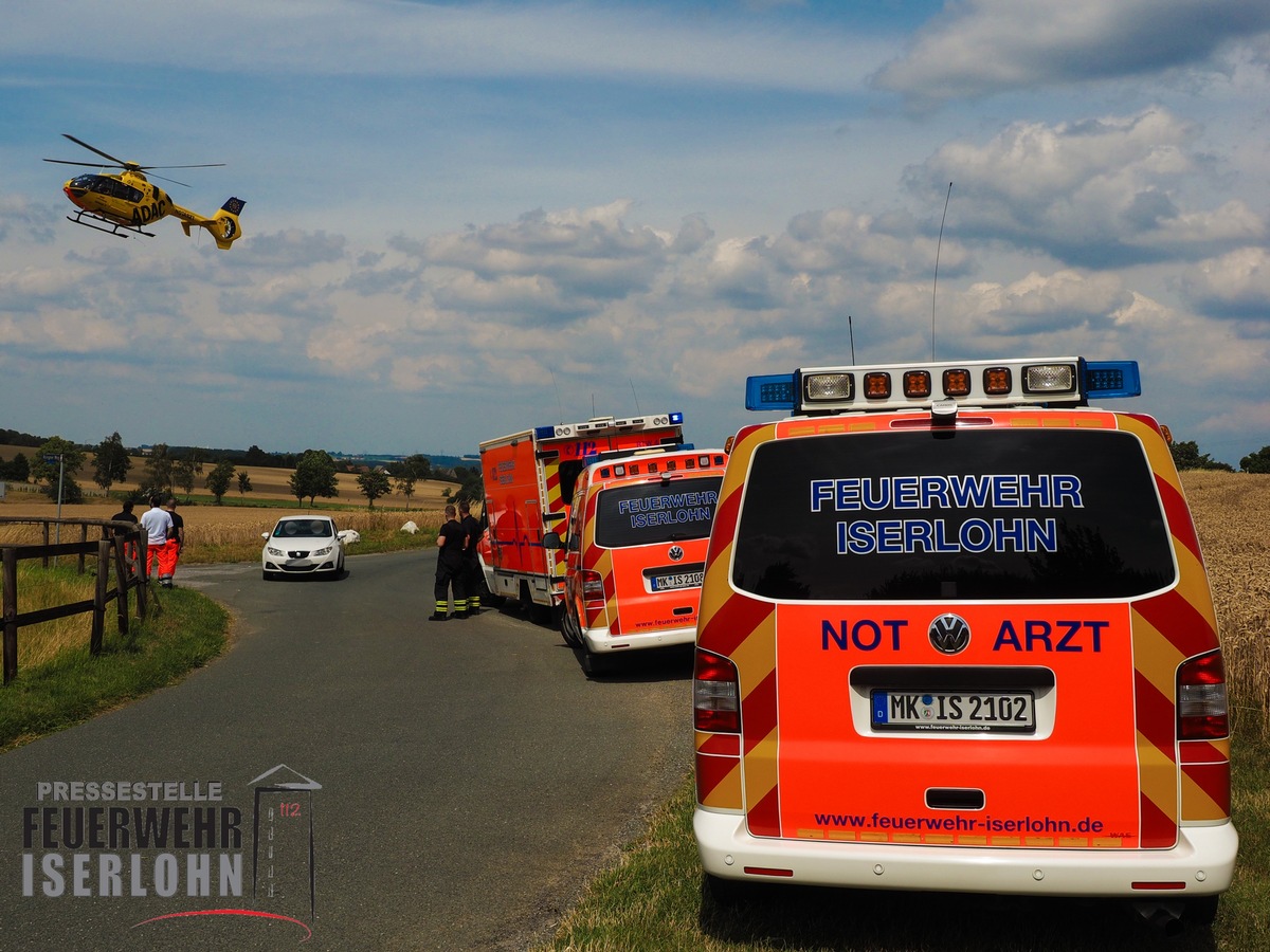 FW-MK: Verkehrsunfall - Person eingeklemmt unter Pferdegespann