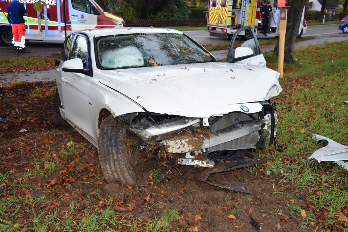 POL-HF: Verkehrsunfall mit Personenschaden -
PKW witterungsbedingt aus Kurve getragen