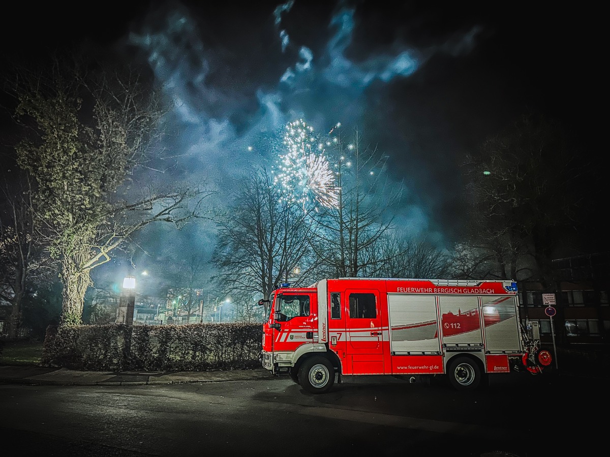 FW-GL: Bilanz zur Silvesternacht 2024/2025 der Feuerwehr Bergisch Gladbach