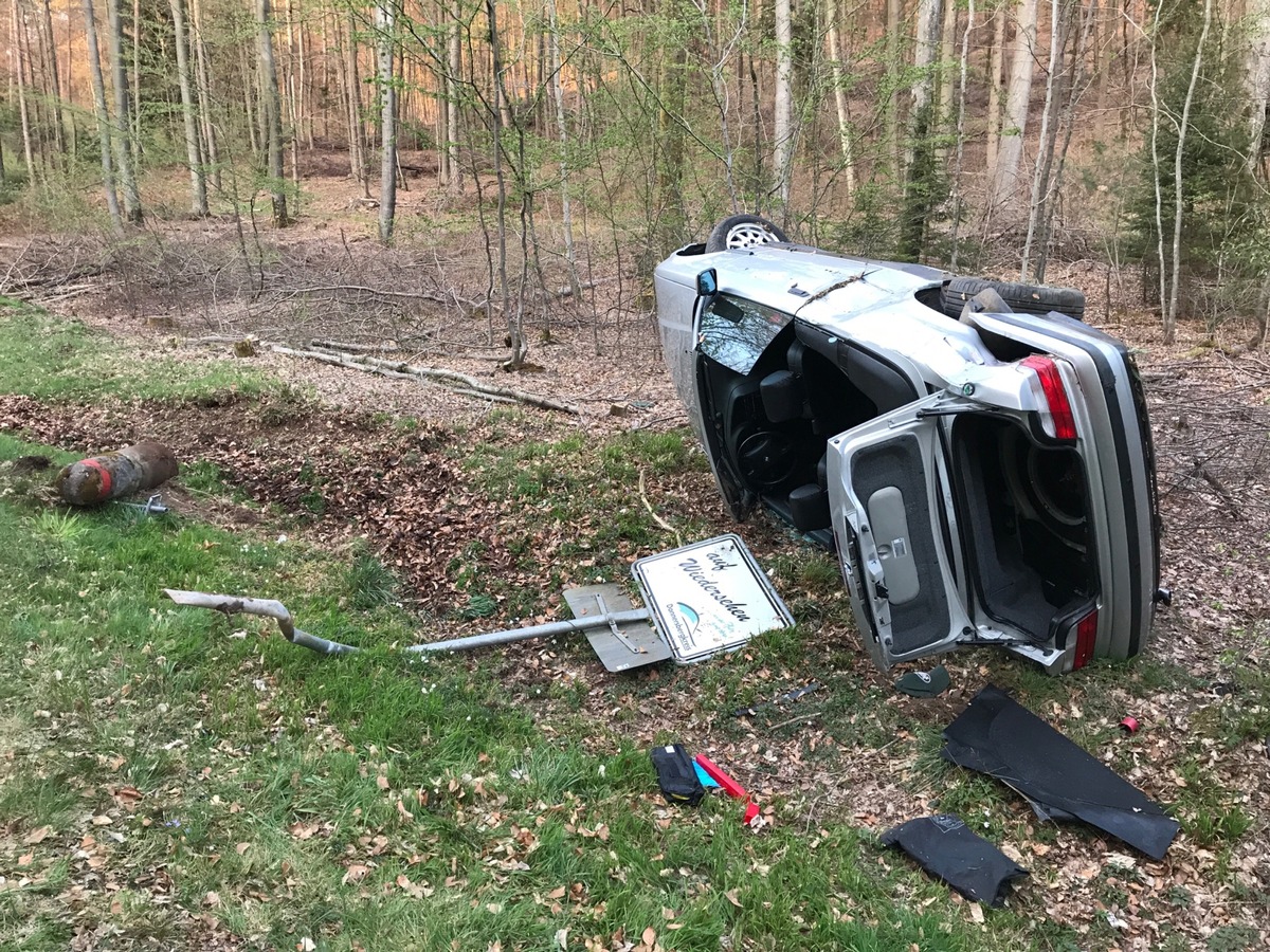 POL-PPWP: Unfall: Cabrio überschlägt sich