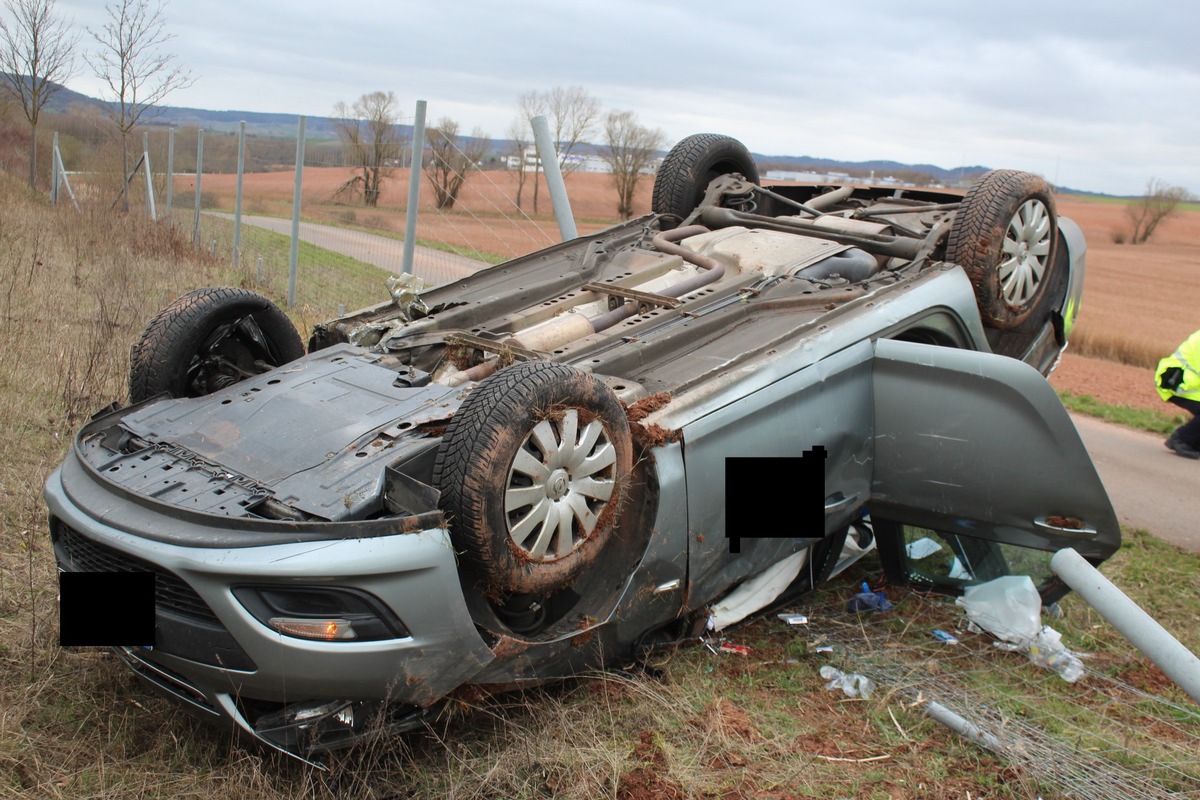 POL-PDKL: PKW von Windböe erfasst - Verkehrsunfall