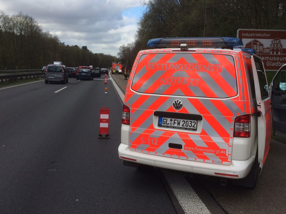 FW-GL: Schwerer Verkehrsunfall mit 7 Verletzten auf der BAB 4 in Fahrtrichtung Köln