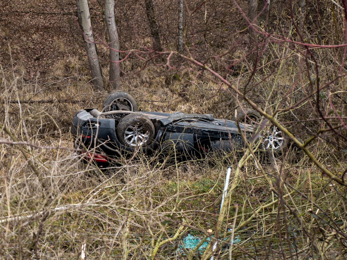 POL-GI: Pressemeldungen vom 08.01.2018:




Mit Hammer attackiert+++Über Ausfahrt hinaus im Waldstück gelandet+++Mann schubst Frau mit Rollator