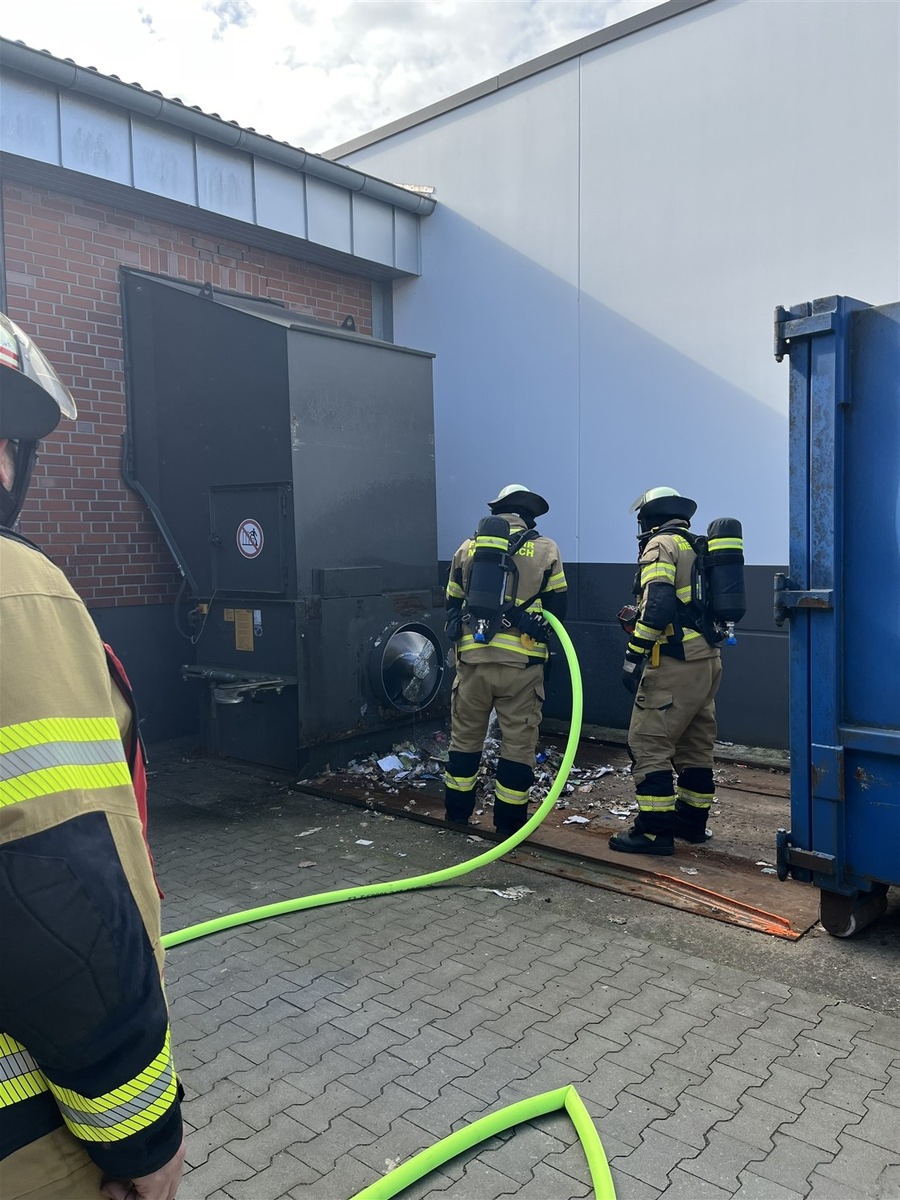 POL-NE: Brand in Müllpresse - Kripo ermittelt zur Brandursache