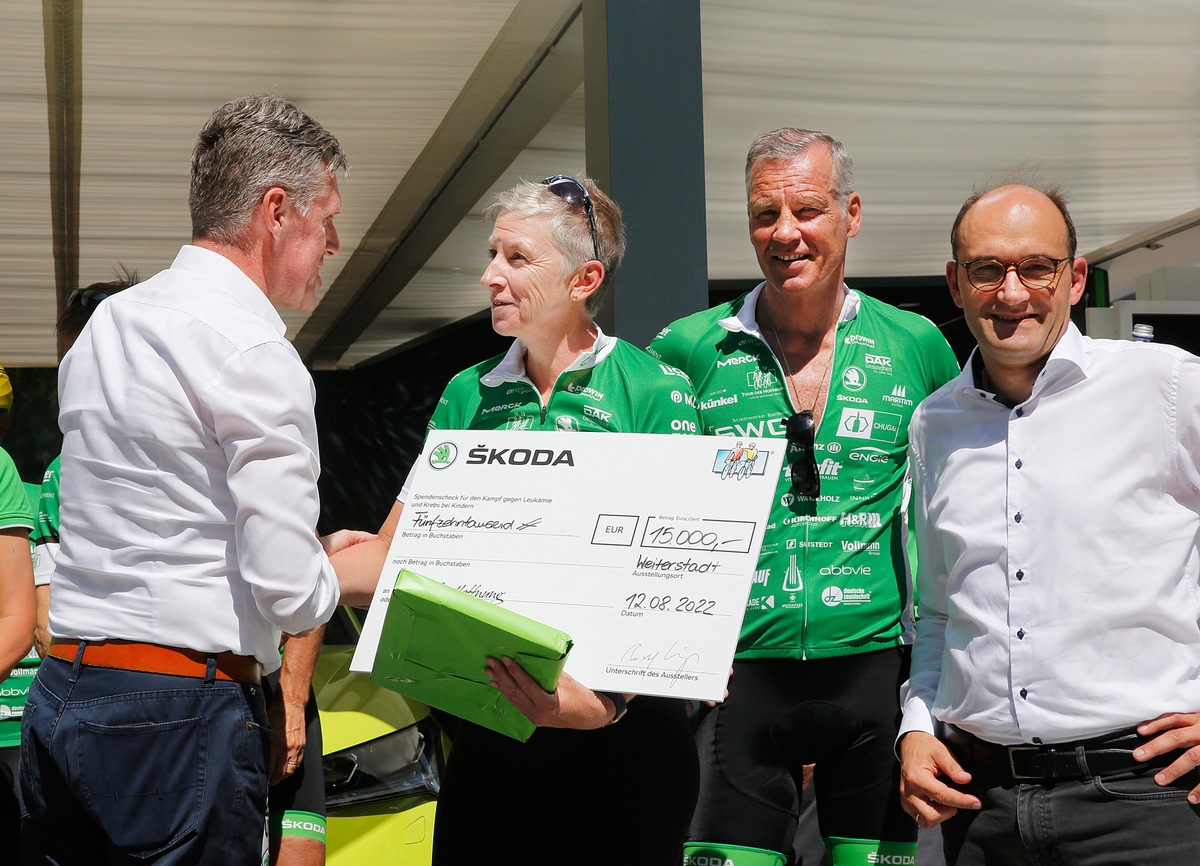 ŠKODA AUTO Deutschland spendet 15.000 Euro an das Charity-Rad-Event Tour der Hoffnung