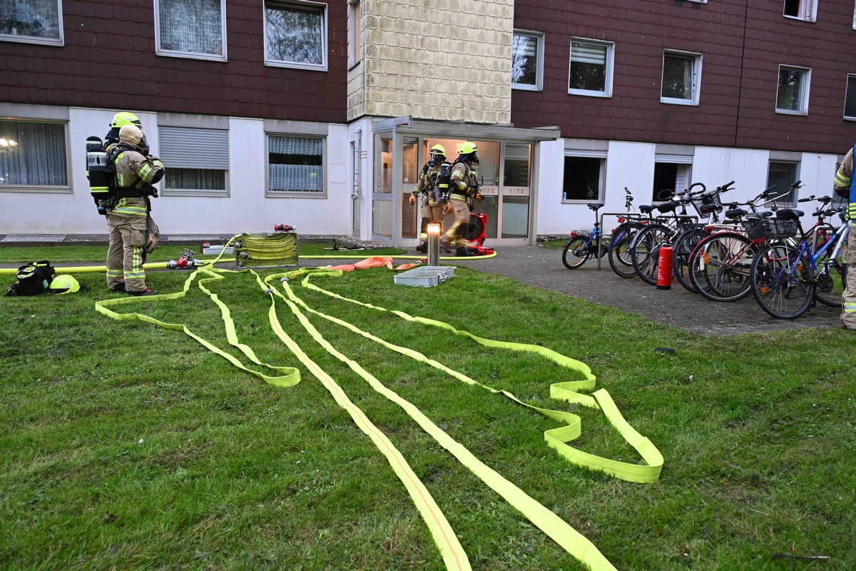 FW Pulheim: Küchenbrand im Mehrfamilienhaus