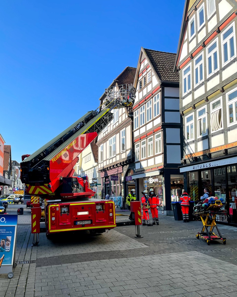 FW-DT: Gemeldeter Zimmerbrand mit Menschenleben in Gefahr