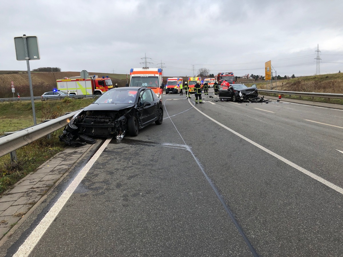 POL-PDKH: Vorfahrtsverstoß führt zu Verkehrsunfall mit drei Verletzten