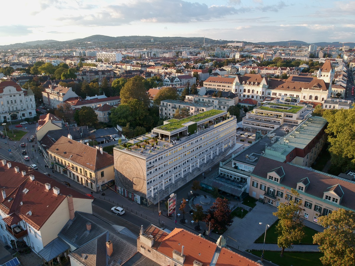 Wiedergeburt einer Shoppingcenter-Ikone der Sechziger Jahre: Die historische Wiener Mall EKAZENT Hietzing erhält ein umfassendes Upgrade für die Zukunft