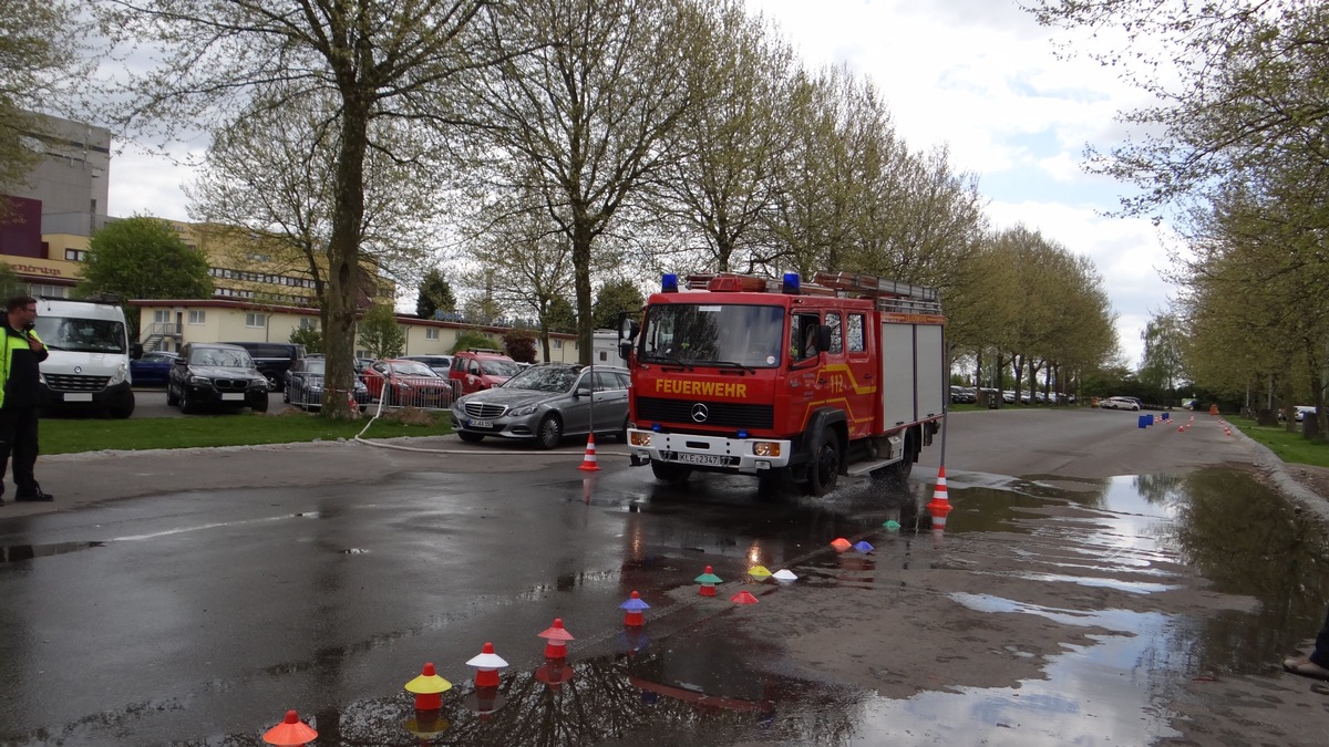 Feuerwehr Kalkar: Fahrsicherheitstraining der Freiwilligen Feuerwehr Kalkar